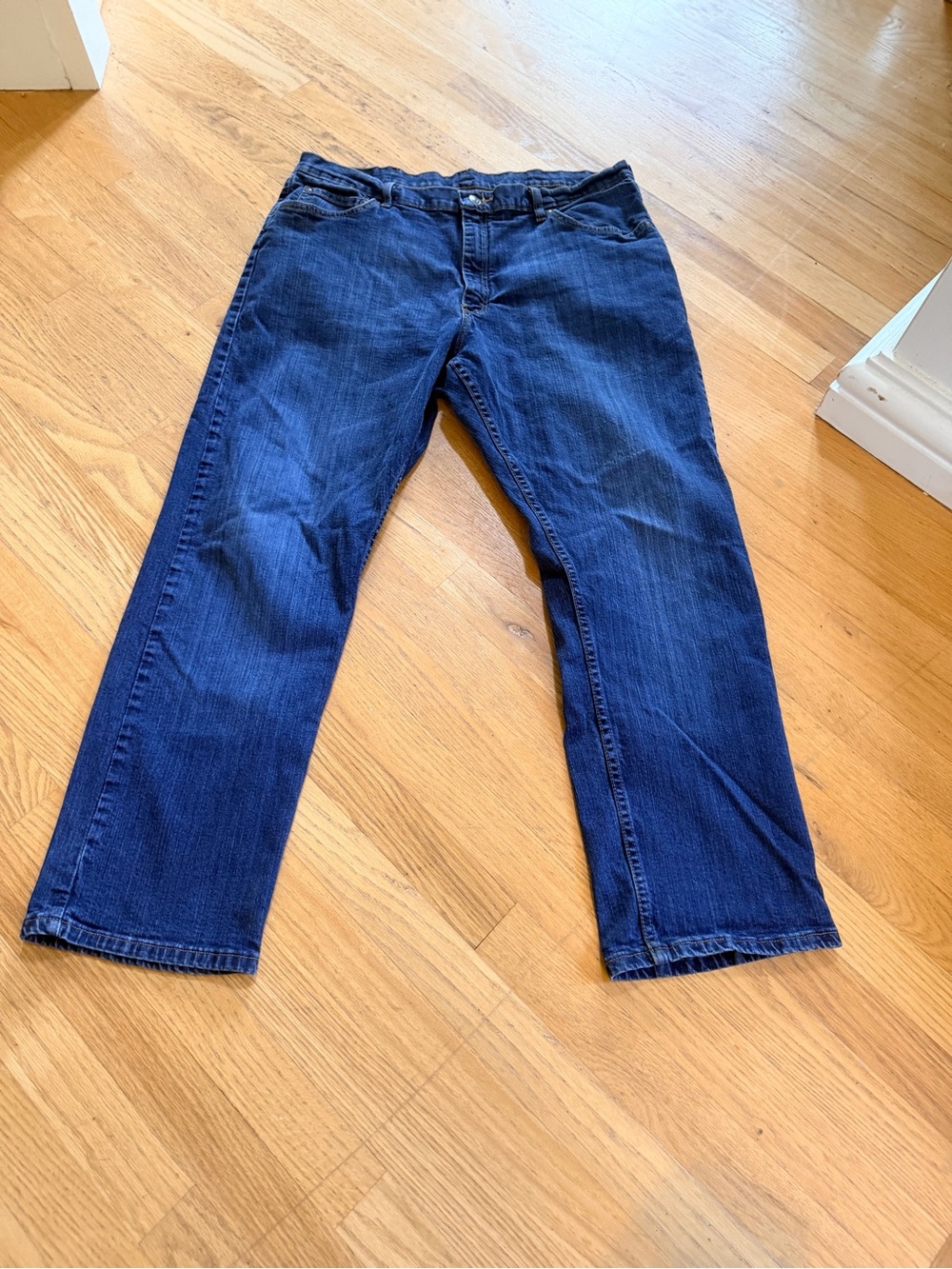 Men's Size 38x29 "Wrangler" Straight Jeans in Dark Blue GUC